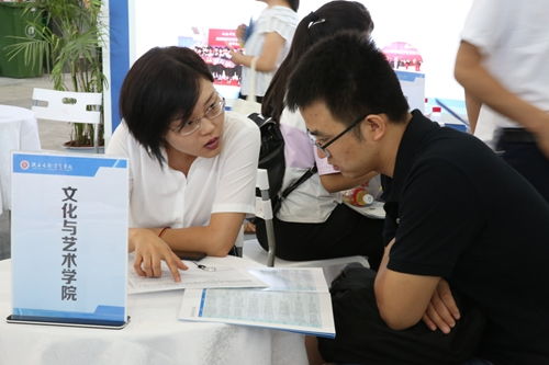 陜西國際商貿學院以企業辦學優勢和特色專業亮相2018省民辦高校招生咨詢會