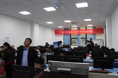 楊紅衛董事長率隊參加省民辦高校考察團--走進重慶人文科技學院